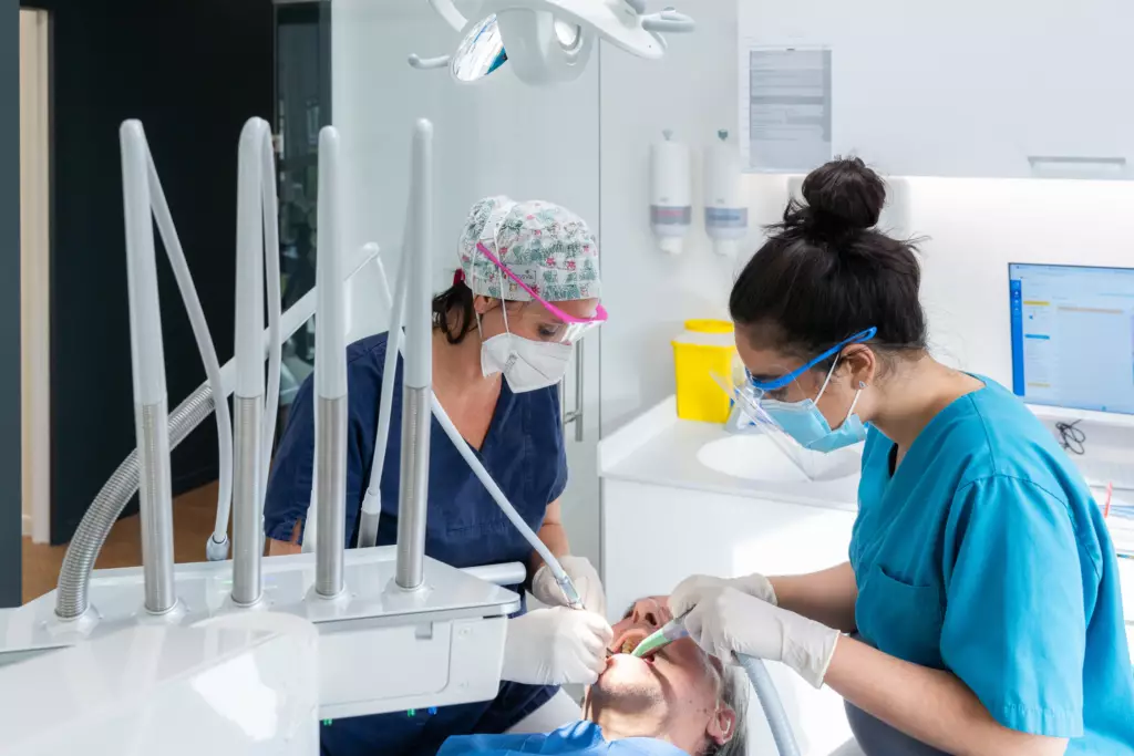 Photographe de reportage métiers : Cliniques dentaires Labelia Labelia Champagne BD 5027 Resultat 1024x683