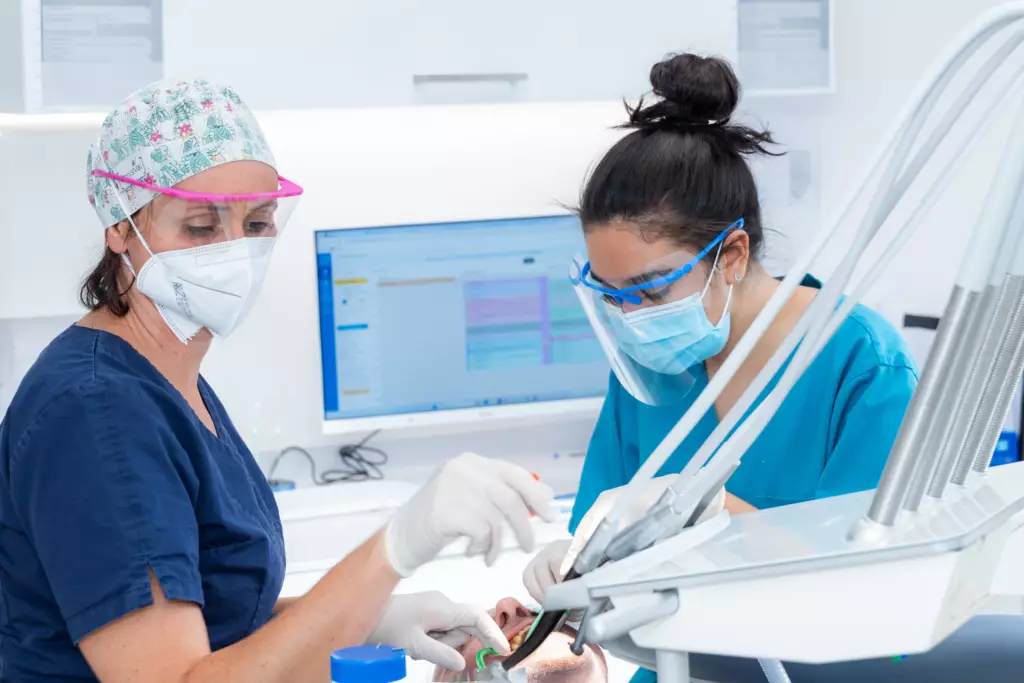 Photographe de reportage métiers : Cliniques dentaires Labelia Labelia Champagne BD 5039 Resultat 1024x683