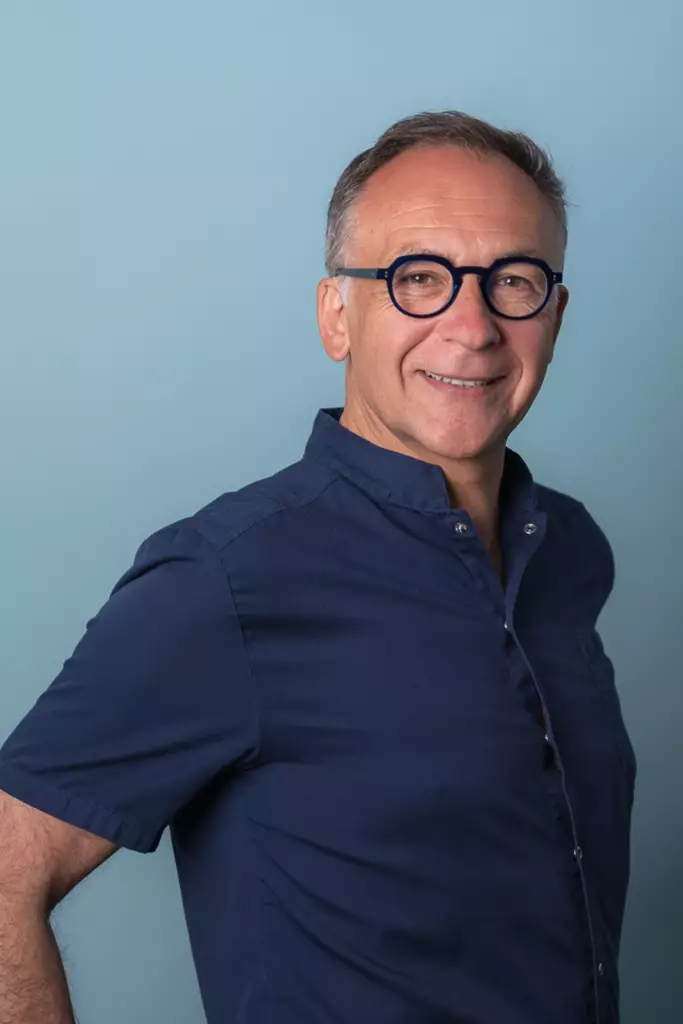 Photographe portraits professionnels Trombinoscope pour une clinique dentaire Labelia Montplaisir Portraits BD 00001 Resultat 683x1024