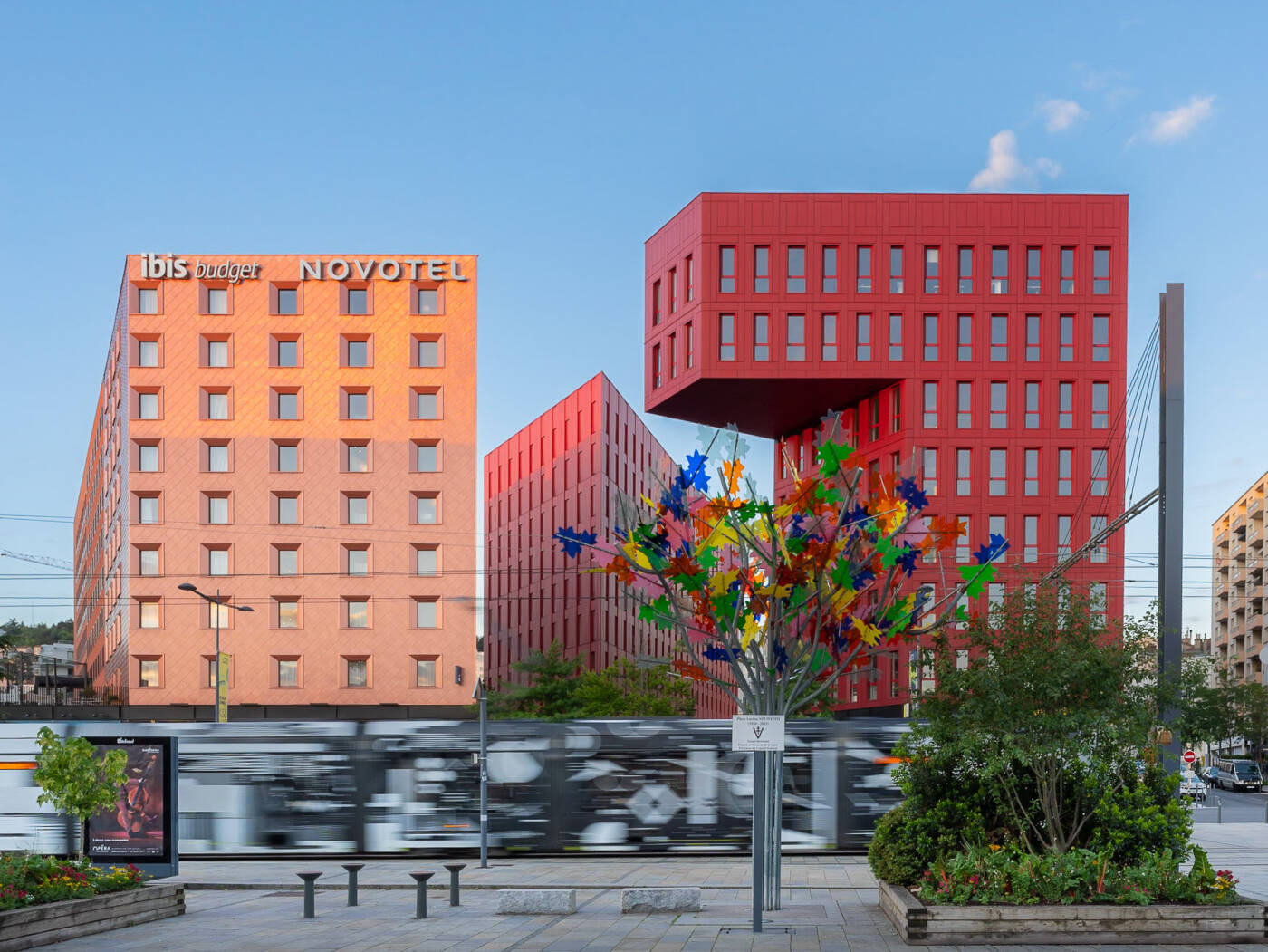 Photographe professionnel – Entreprises, marques, publicité Photographie d'architecture représentant plusieurs immeubles du nouveau quartier de Chateaucreux à Saint-Etienne (Loire) © Bertrand Perret