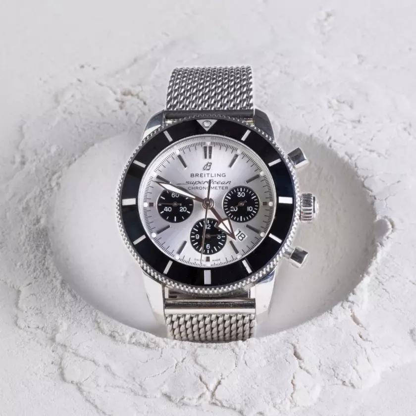 Photographie Packshot réalisée en conditions studio d'une montre Breiling. © Bertrand Perret