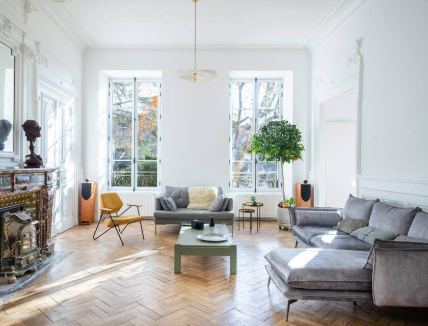 Photographie d'architecture intérieure et décoration pour une demeure Haussmannienne entièrement rénovée et décorée. Monts du Lyonnais